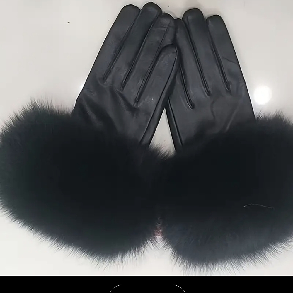 Elegant Red Fur-Trimmed Gloves - Picture 2 of 7